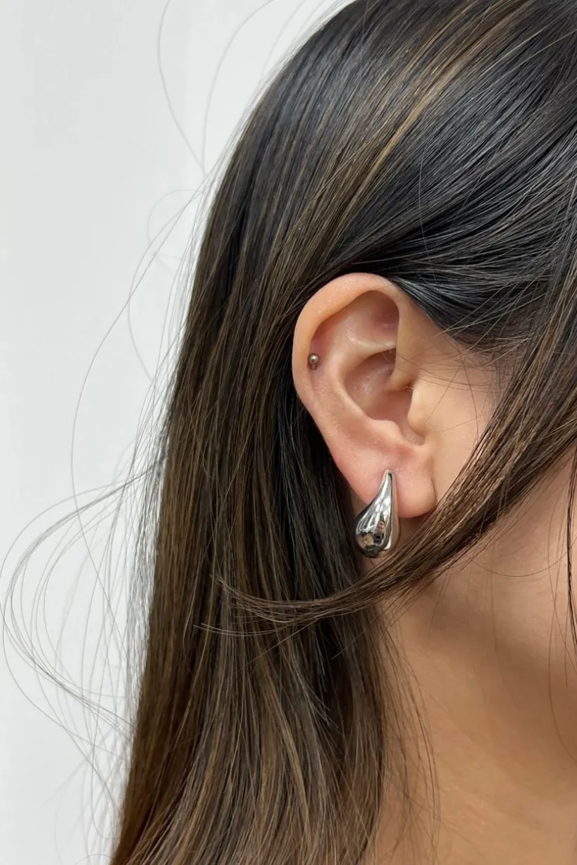 Mini Waterdrop Earring In Silver by SVNX